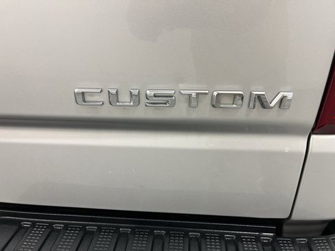 Used 2022 Chevrolet Silverado 1500 Custom w/ Safety Confidence Package AWD/4WD image 8