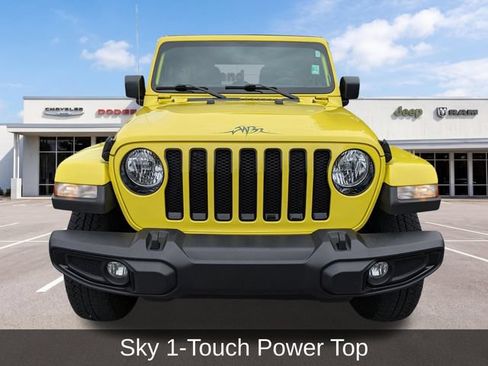 Used 2023 Jeep Wrangler Unlimited Sahara AWD/4WD image 9