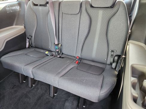 Used 2026 Kia Carnival LX FWD image 9