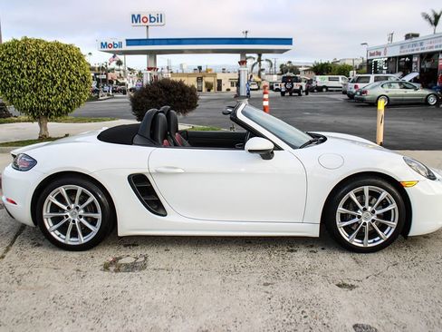 Used 2019 Porsche 718 Boxster RWD image 7