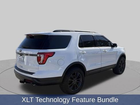 Used 2018 Ford Explorer XLT w/ Equipment Group 202A FWD image 3