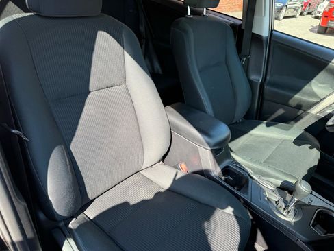 Used 2016 Toyota RAV4 LE image 9