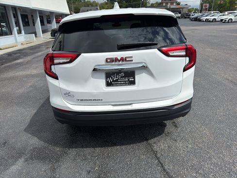 Used 2024 GMC Terrain SLE FWD image 8