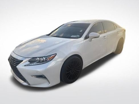 Used 2017 Lexus ES 350 w/ Luxury Package image 3