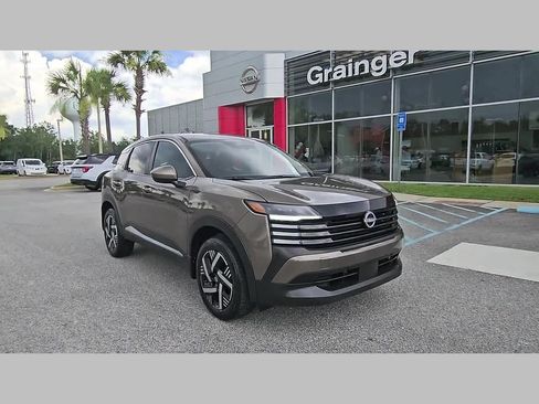Used 2025 Nissan Kicks SV FWD image 19