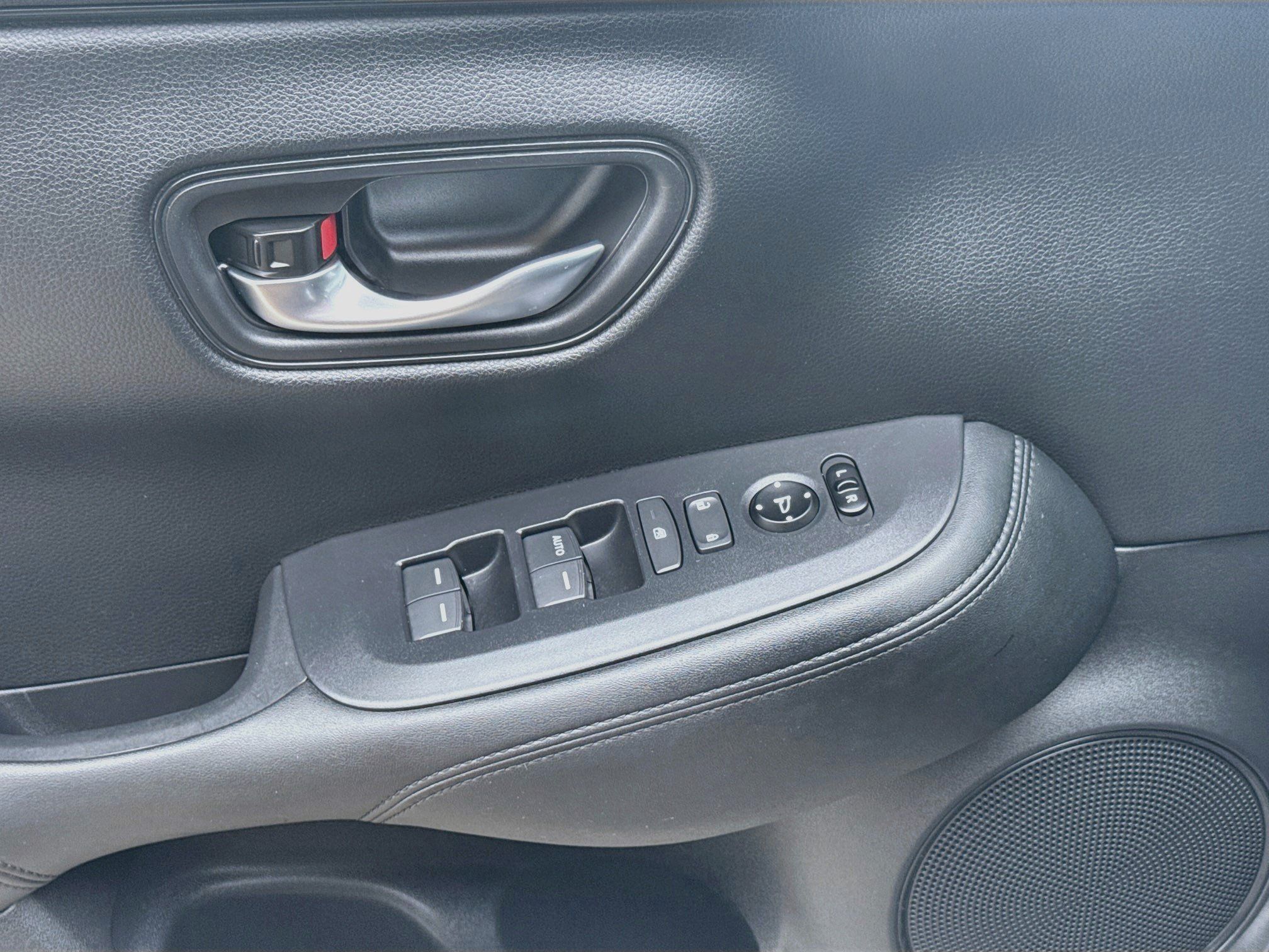 Certified 2025 Honda HR-V LX image 16