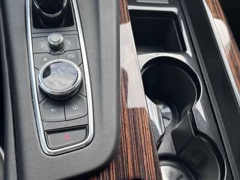 Used 2021 Cadillac Escalade Premium Luxury w/ Performance Package image 32