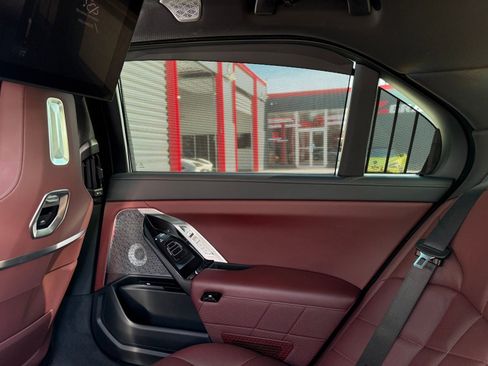 Used 2023 BMW 760i xDrive image 36