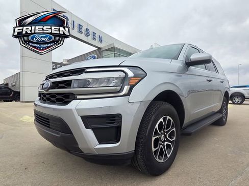 Used 2024 Ford Expedition XLT image 1
