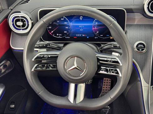 Used 2025 Mercedes-Benz GLC 300 image 24