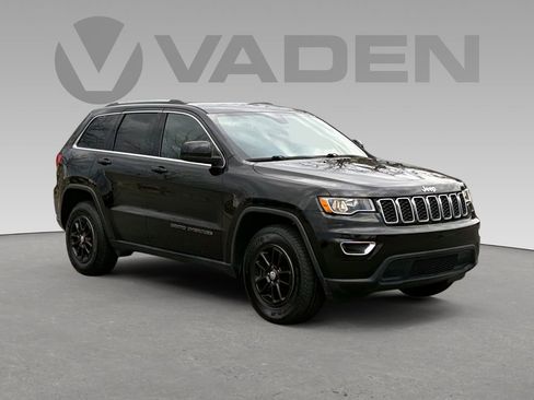 Used 2019 Jeep Grand Cherokee Laredo image 1