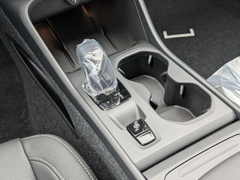 New 2026 Volvo XC40 B5 Core w/ Protection Package Premier image 23