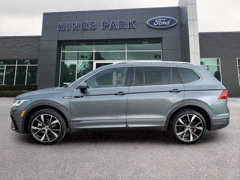Used 2024 Volkswagen Tiguan SEL R-Line AWD/4WD image 4