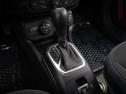 Used 2023 Jeep Renegade Trailhawk AWD/4WD image 26