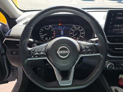 Used 2025 Nissan Altima 2.5 SR w/ SR Premium Package FWD image 11