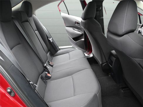 Used 2022 Toyota Corolla LE image 13