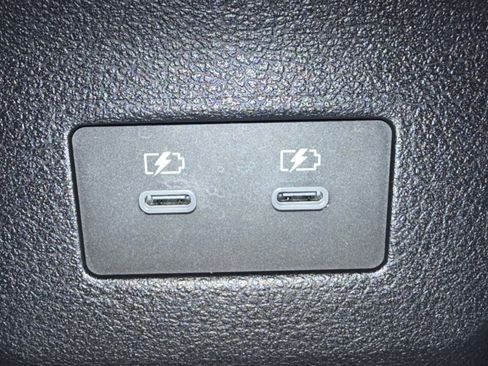 Used 2026 Nissan Kicks SR FWD image 32