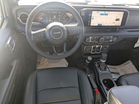 New 2026 Jeep Gladiator Sahara image 32