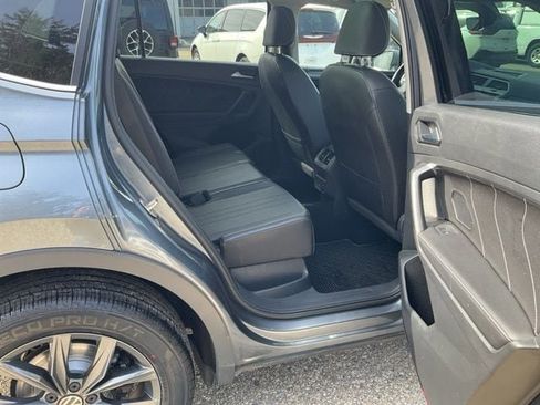 Used 2022 Volkswagen Tiguan SE AWD/4WD image 18