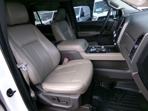 Used 2021 Ford Expedition XLT image 13