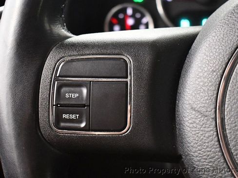 Used 2012 Jeep Wrangler Unlimited Sahara image 29