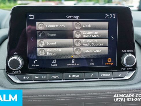 Used 2025 Nissan Rogue S FWD image 34