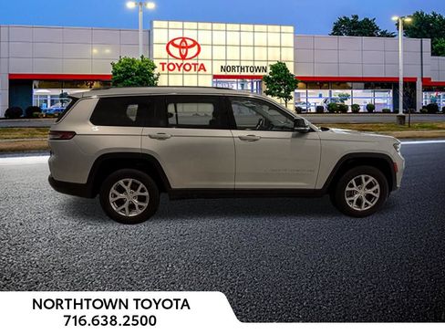 Used 2023 Jeep Grand Cherokee L Limited AWD/4WD image 12