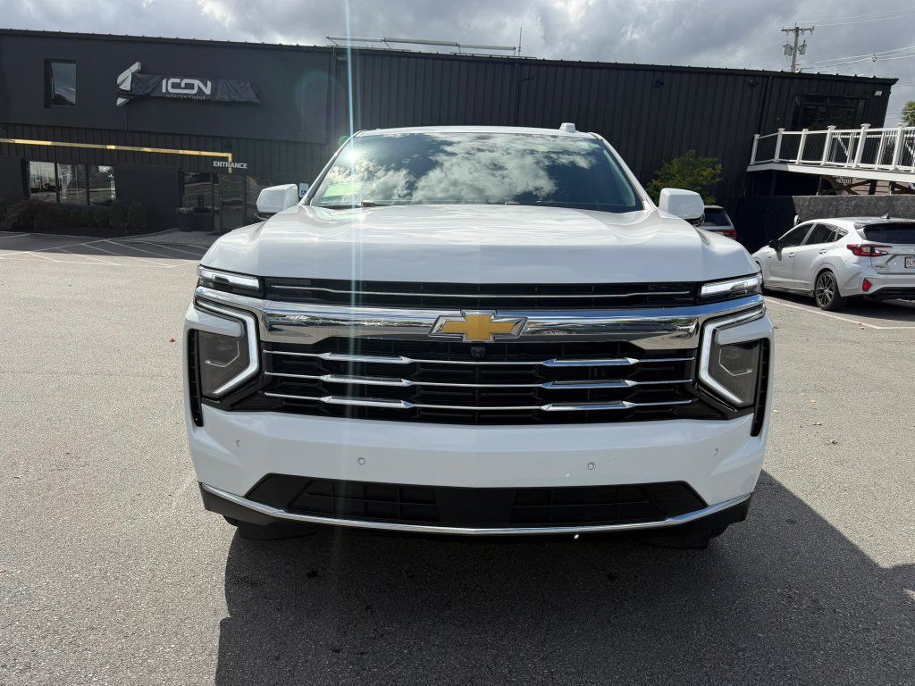Used 2025 Chevrolet Suburban LT AWD/4WD image 7