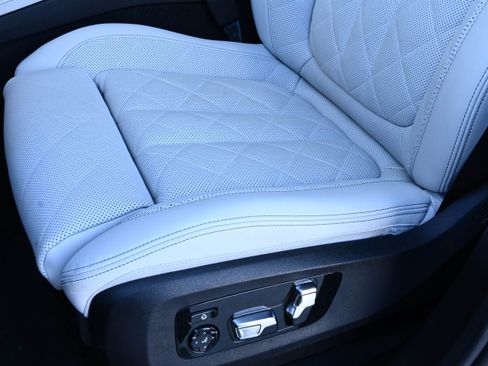 Certified 2025 BMW X5 xDrive40i w/ Executive Package image 30