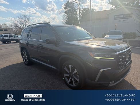 Used 2024 Honda Pilot Touring image 3
