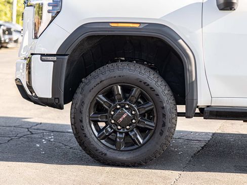 Used 2025 GMC Sierra 2500 AT4 w/ AT4 Premium Plus Package AWD/4WD image 8