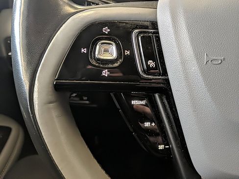 Used 2020 Lincoln Corsair Reserve w/ Equipment Group 202A image 16