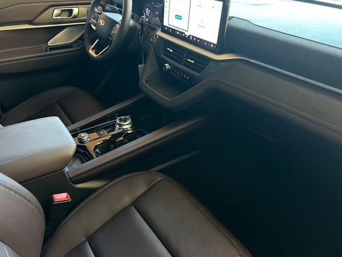 New 2026 Ford Explorer Platinum image 16