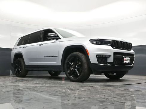 Used 2024 Jeep Grand Cherokee L Limited w/ Black Appearance Package AWD/4WD image 59