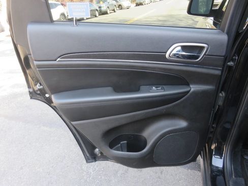 Used 2018 Jeep Grand Cherokee Limited image 29