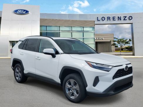 Used 2022 Toyota RAV4 XLE image 3