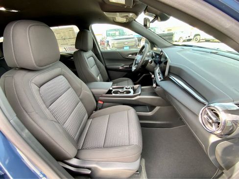 New 2026 Chevrolet Equinox LT w/ Safety and Technology Package FWD image 23