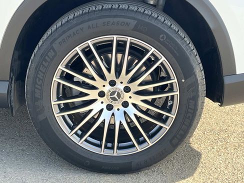Used 2025 Mercedes-Benz GLC 300 image 12