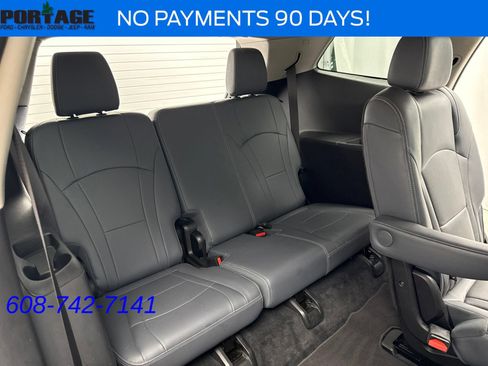 Used 2021 Buick Enclave Essence FWD image 36