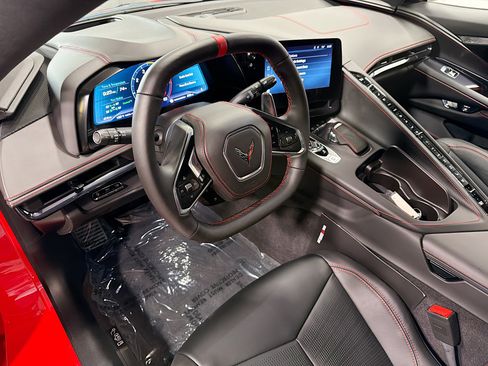 Used 2024 Chevrolet Corvette Stingray Premium Conv w/ Z51 Performance Package RWD image 4