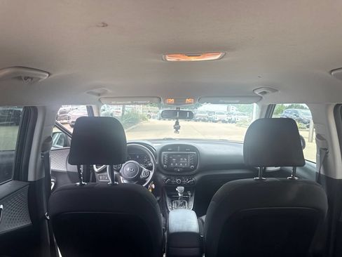 Used 2020 Kia Soul LX FWD image 13