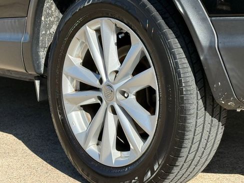 Used 2018 Nissan Rogue Sport SV image 10