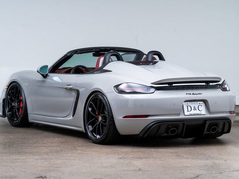 Used 2021 Porsche 718 Boxster Spyder RWD image 9