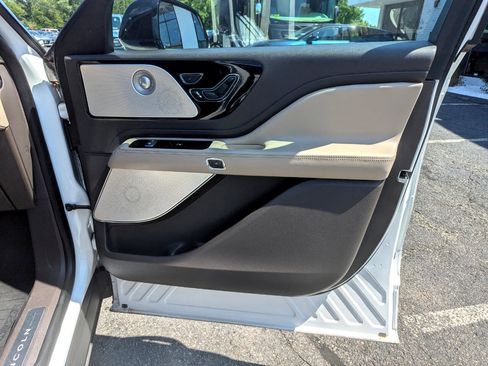 Used 2020 Lincoln Aviator Reserve w/ Equipment Group 202A image 33