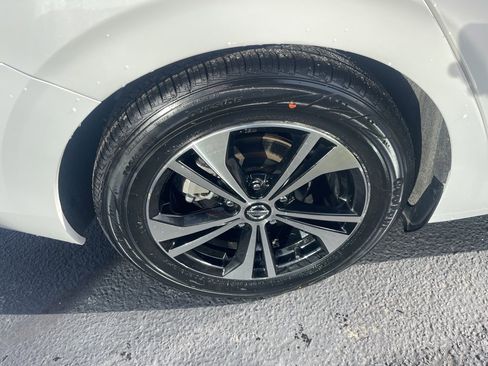 Certified 2023 Nissan Sentra SV image 26