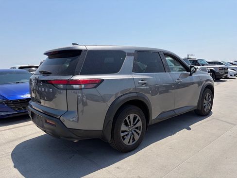 Used 2022 Nissan Pathfinder S FWD image 3