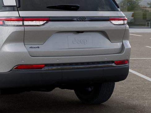 New 2025 Jeep Grand Cherokee Altitude AWD/4WD image 13