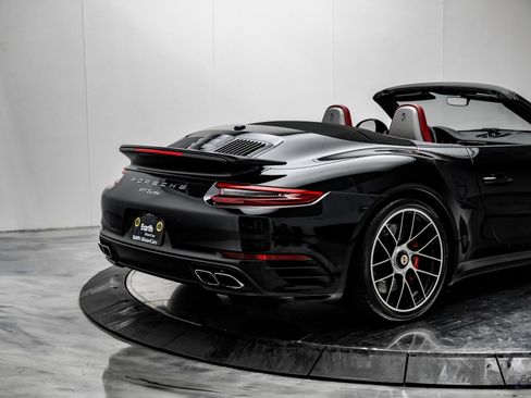 Used 2019 Porsche 911 Turbo image 20