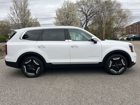 Used 2023 Kia Telluride S FWD image 7