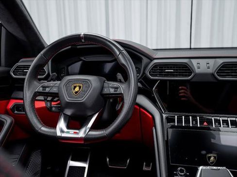 Used 2022 Lamborghini Urus AWD/4WD image 36